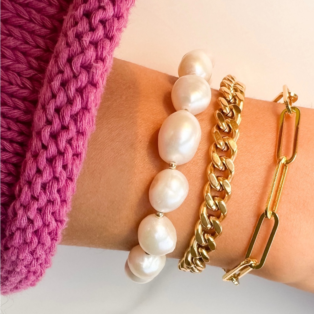 Bold Pearls Bracelet